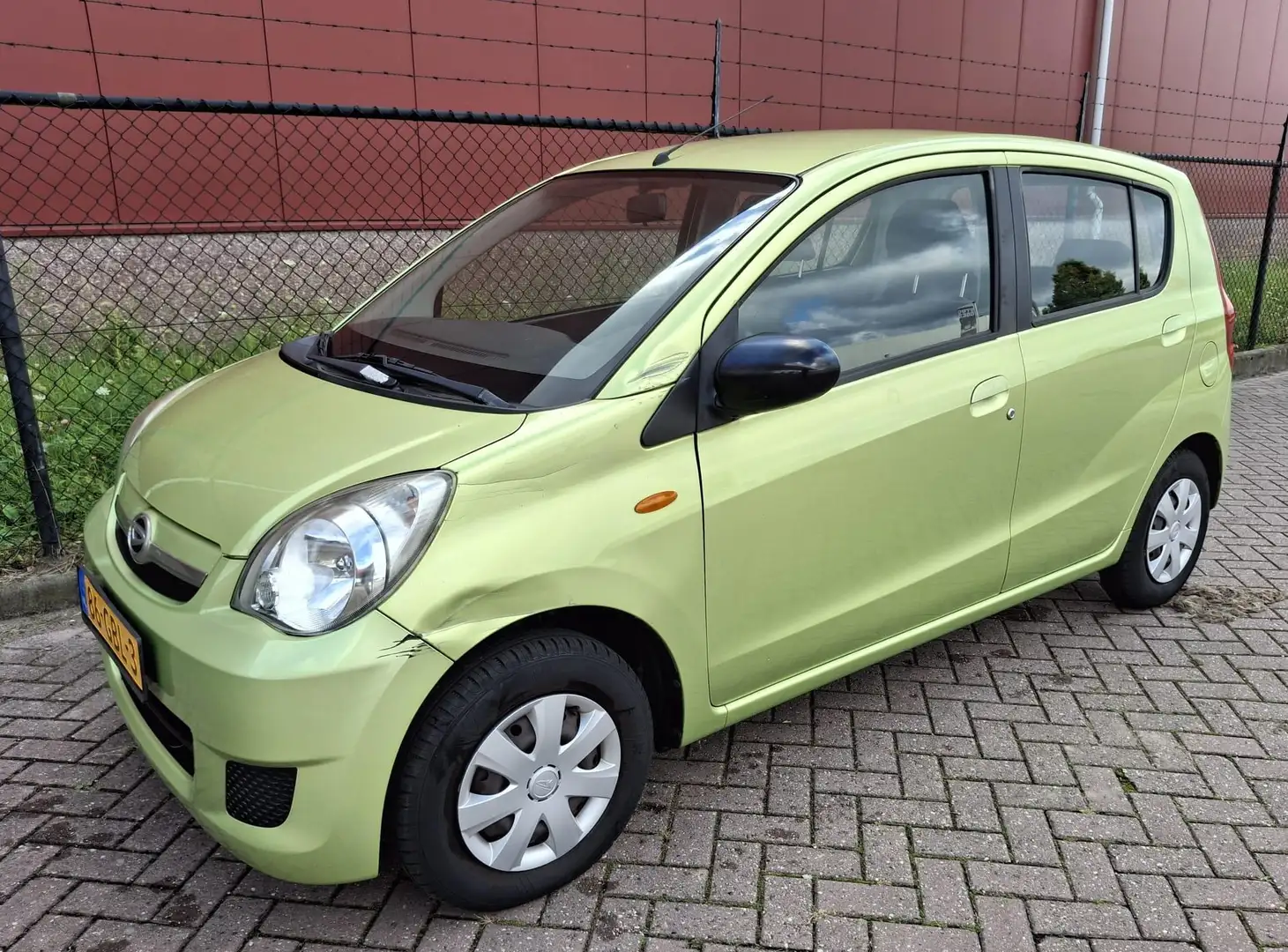Daihatsu Cuore 1.0 Premium Verde - 2