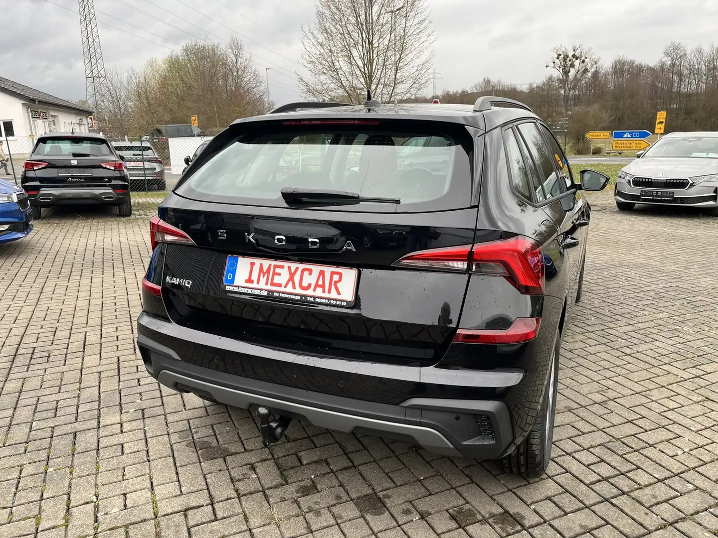 Skoda Kamiq 1,5 TSI DSG Selection Plus + Kamera + AHK + PDC + Schwarz - 2