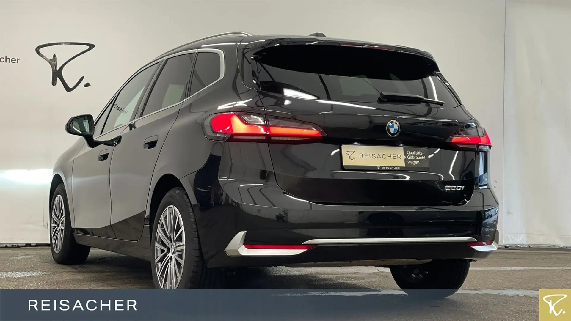 BMW 220 i Active Tou Luxury Line AHK Pano RFK SHZ 17" Zwart - 2