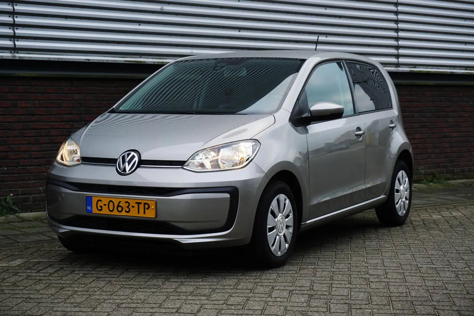 Volkswagen up! 1.0 move up!BlueMotion Executive/Dealeronderhouden Grijs - 1