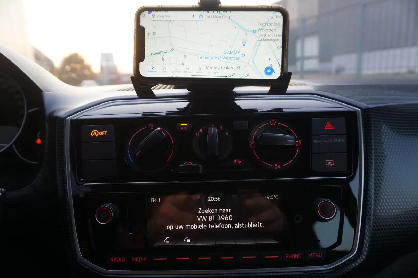 Volkswagen up! 1.0 move up!BlueMotion Executive/Dealeronderhouden Grijs - 2