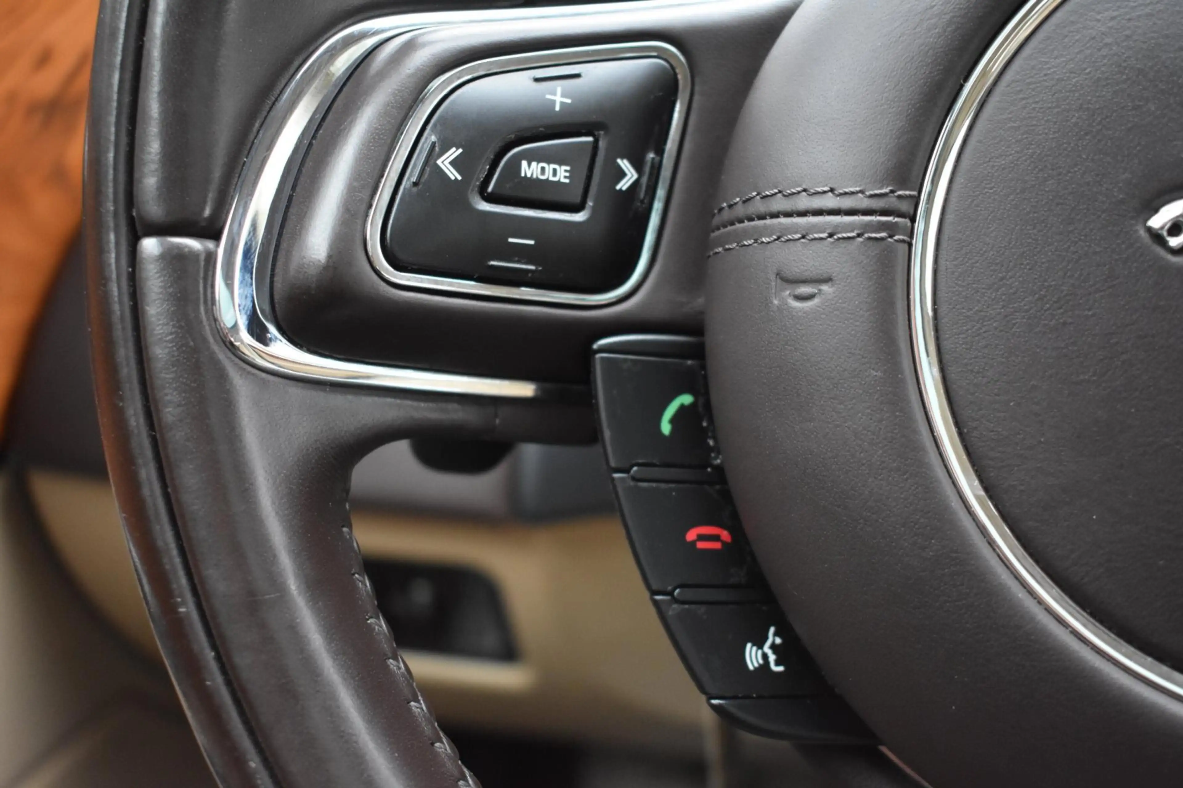 Jaguar XJ 3.0 V6D Premium Luxury '12 Leder Clima Pano Cruise — photo 24