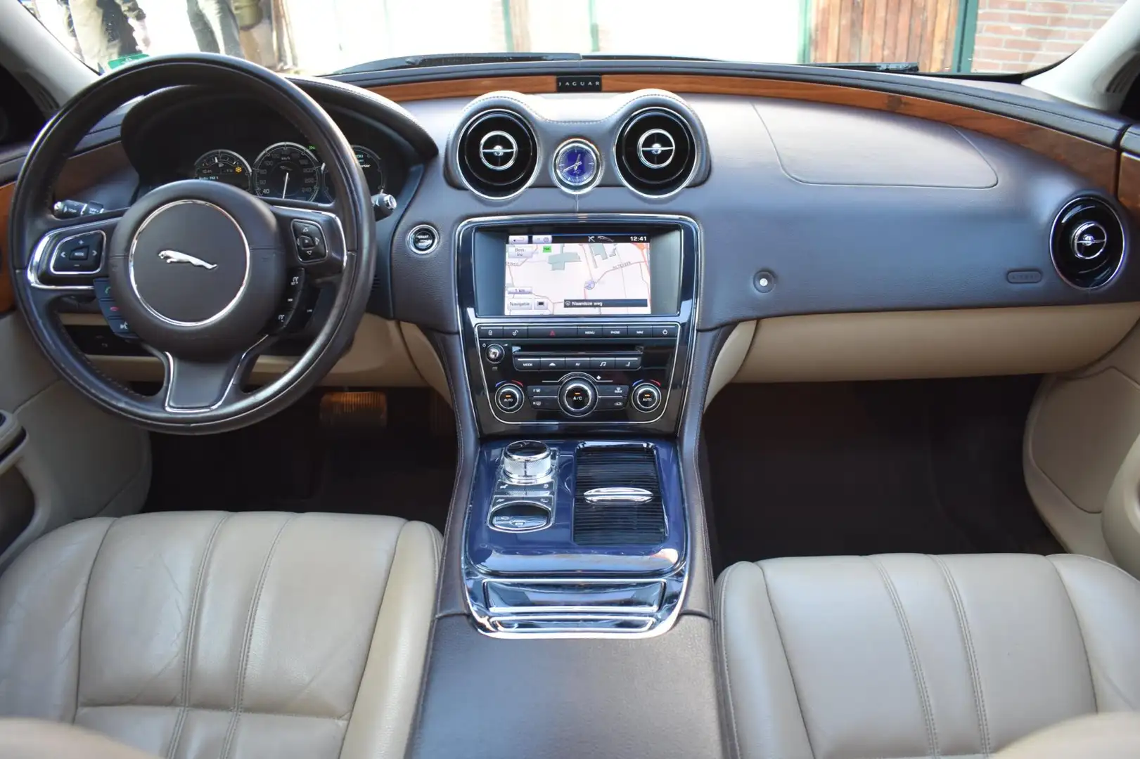 Jaguar XJ 3.0 V6D Premium Luxury '12 Leder Clima Pano Cruise Gris - 2