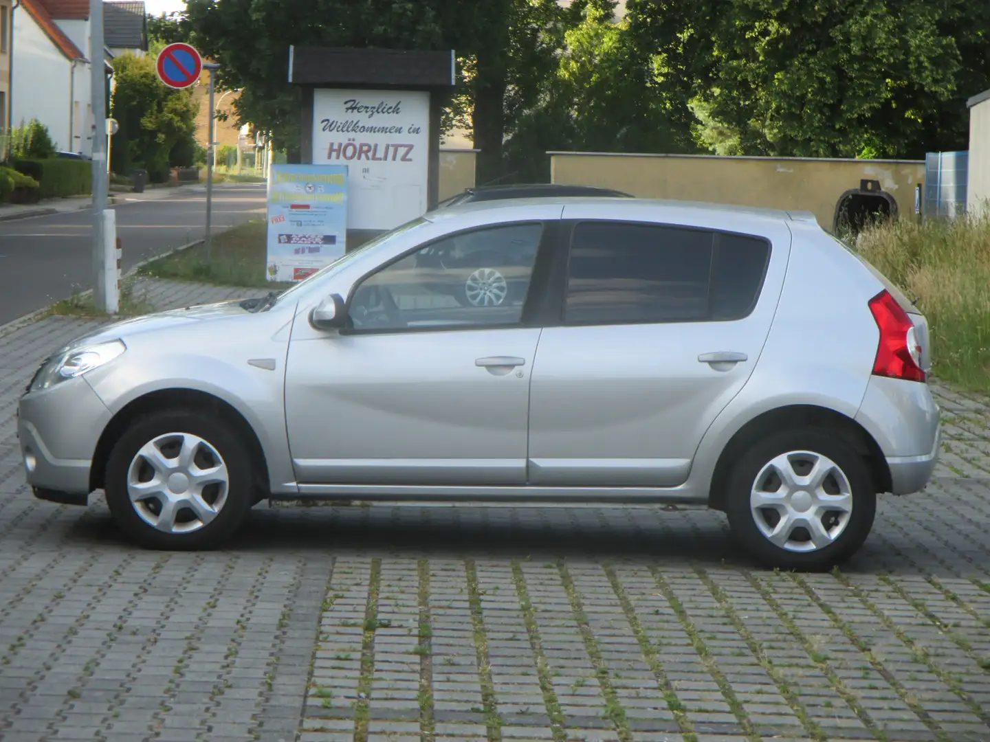 Dacia Sandero 1.6 Laureate Klima TÜV 10/2025 Silber - 2