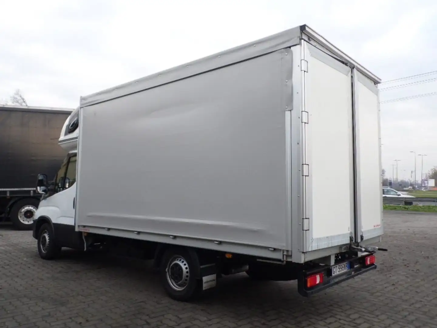 Iveco Daily 35S18HA8V 3.0 HPT PM-SL-TM Furgone Hi-Matic Bianco - 2