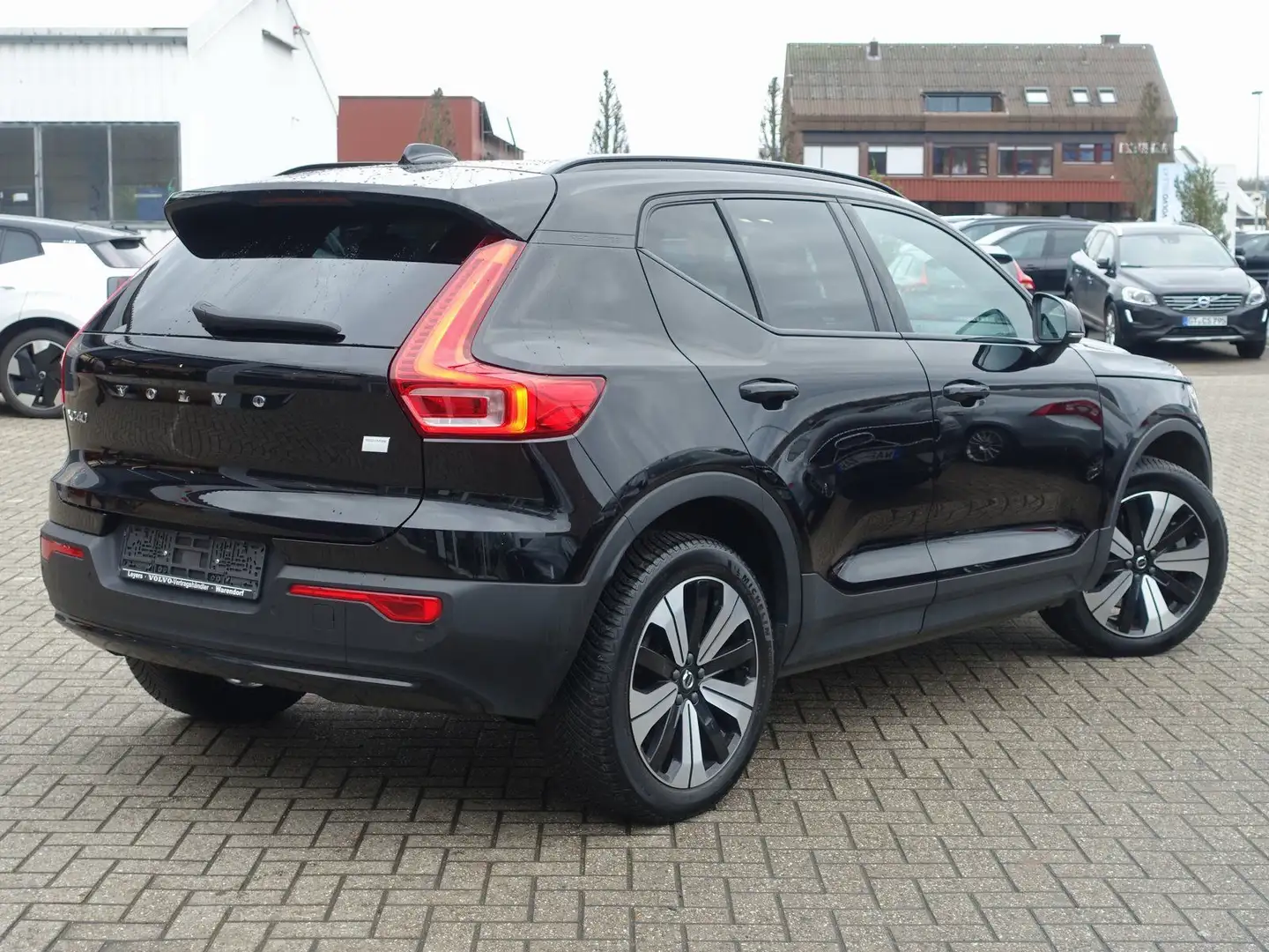 Volvo XC40 Recharge Single Motor Plus Schwarz - 2