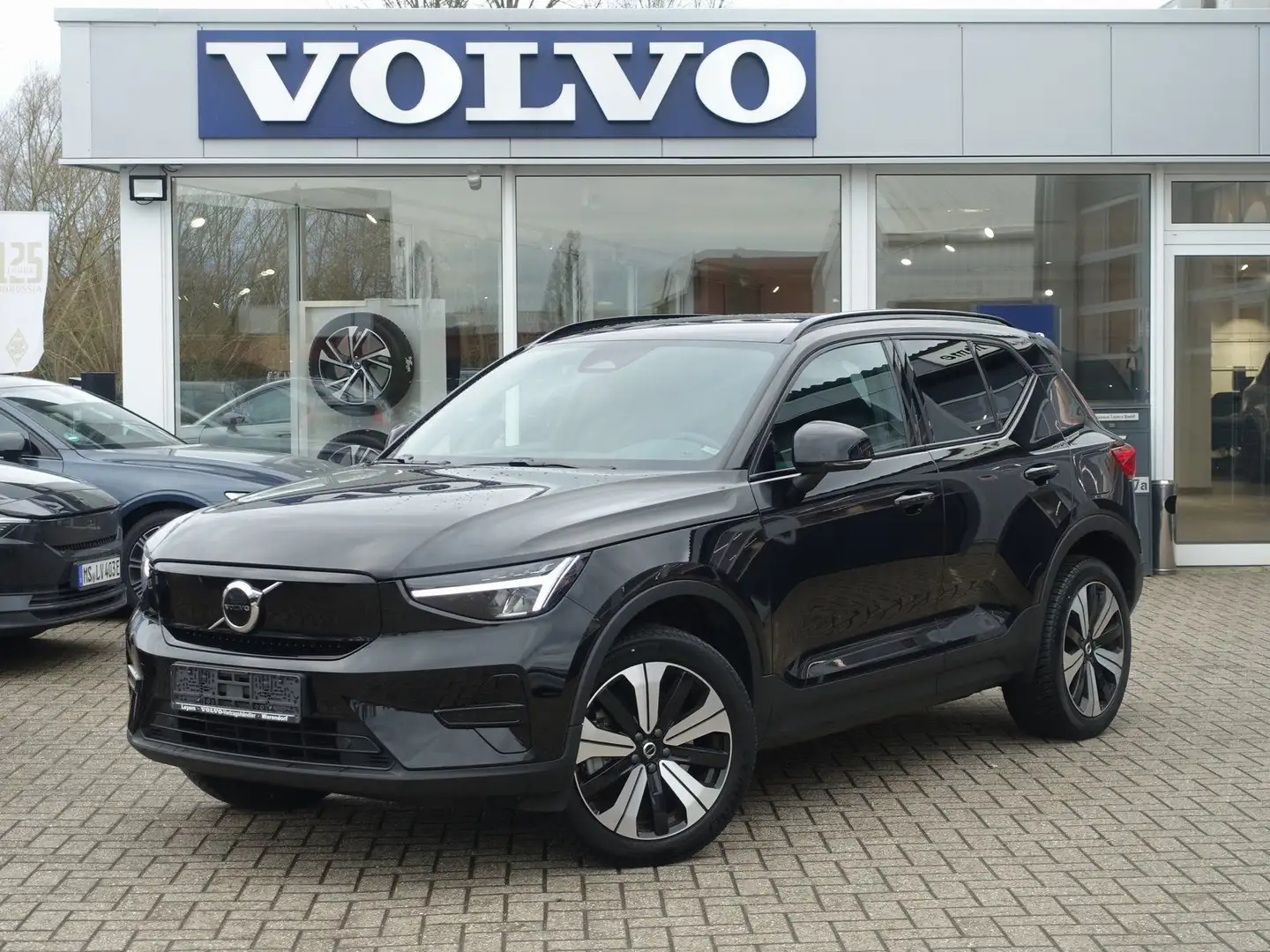 Volvo XC40 Recharge Single Motor Plus Schwarz - 1