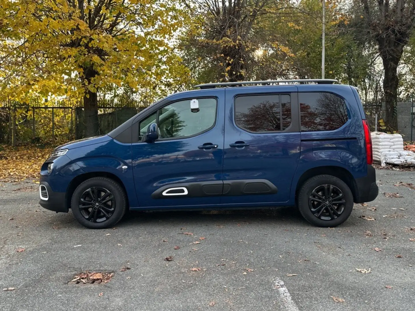 Citroen Berlingo Puretech 130 S&S Shine M EAT8 Blauw - 2