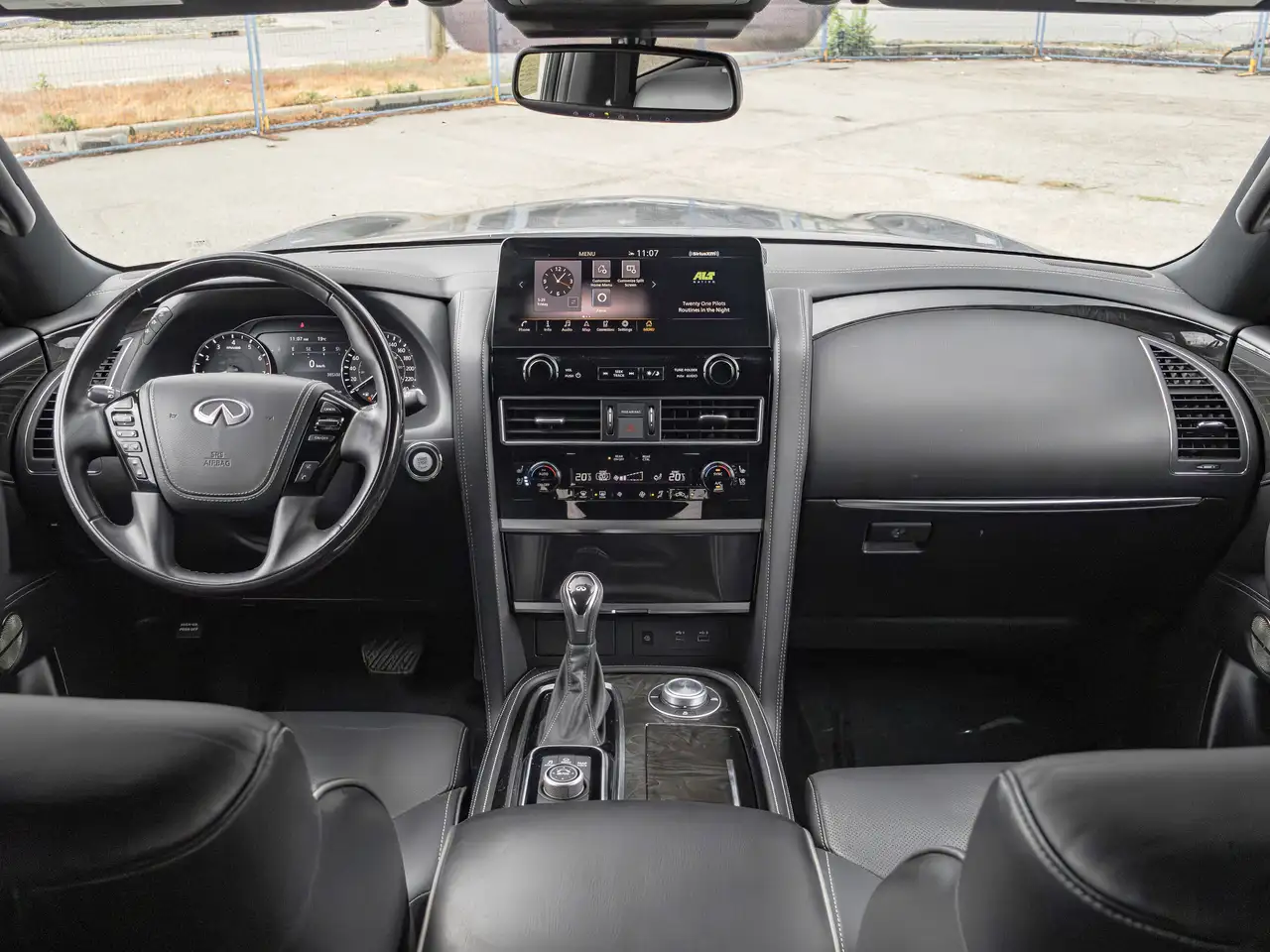 Infiniti QX80 снимка Infiniti QX80