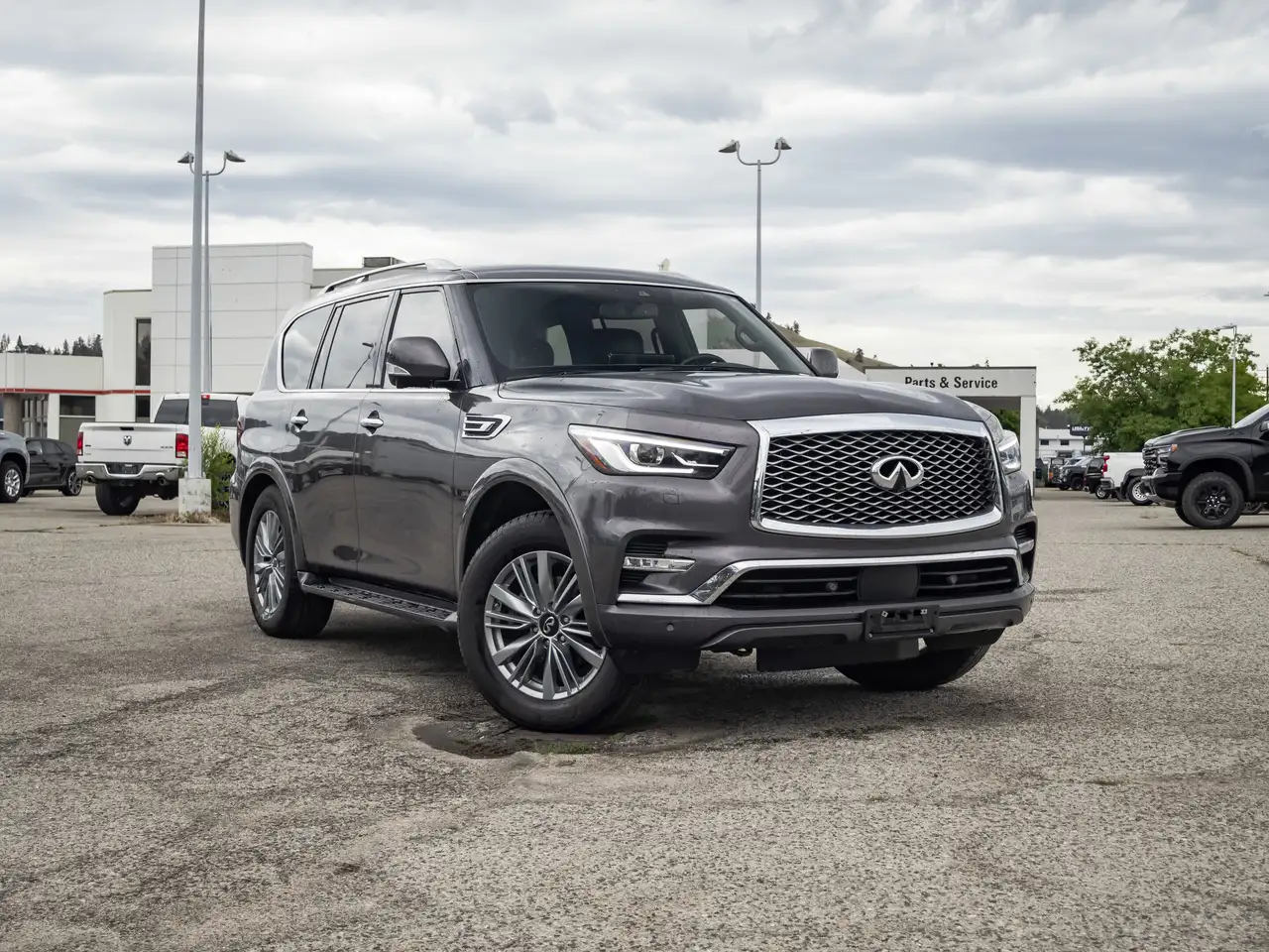 Infiniti QX80 снимка Infiniti QX80
