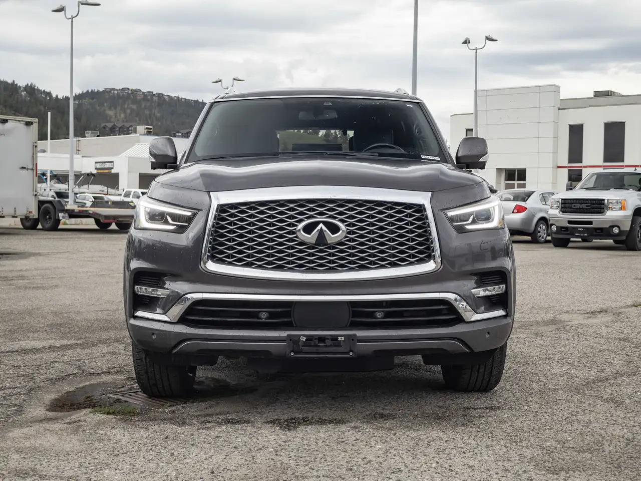 Infiniti QX80 снимка Infiniti QX80