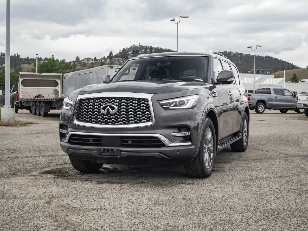 Infiniti QX80 снимка Infiniti QX80