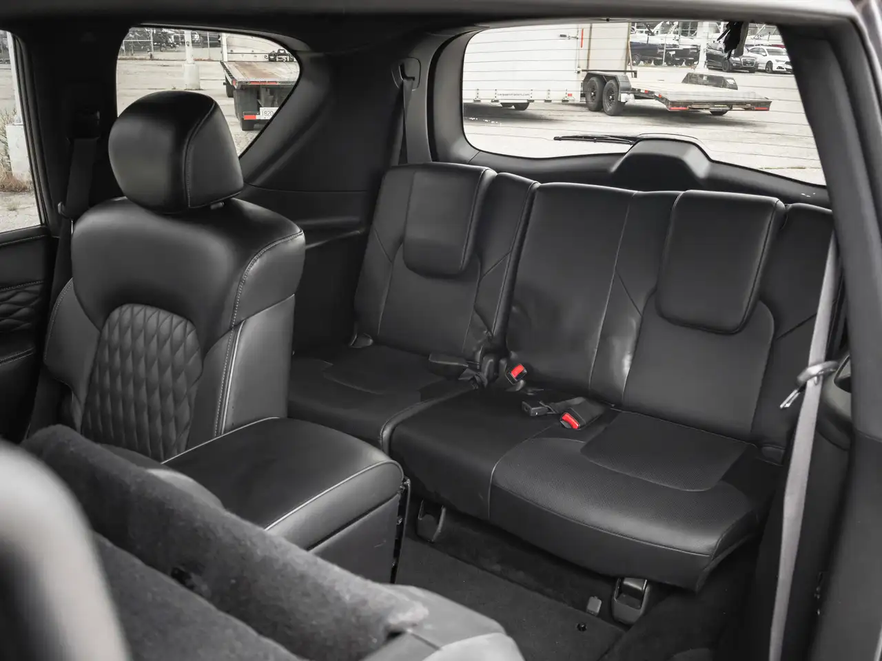 Infiniti QX80 снимка Infiniti QX80