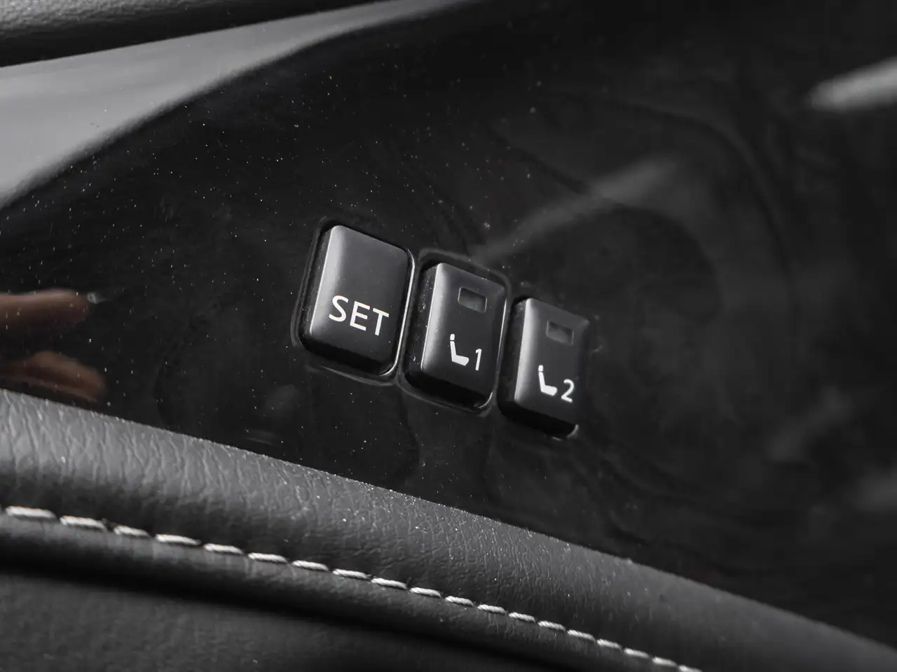 Infiniti QX80 снимка Infiniti QX80