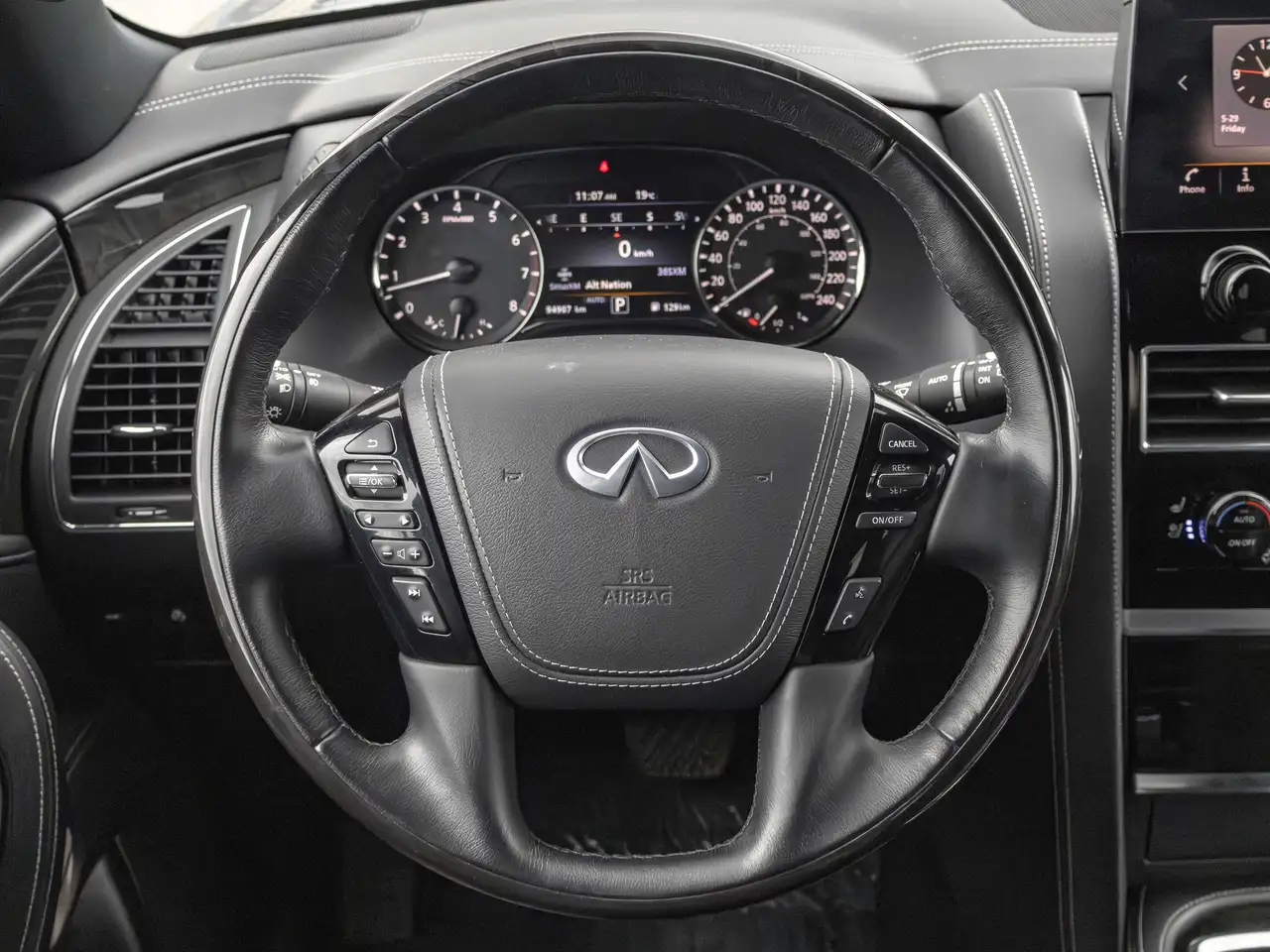 Infiniti QX80 снимка Infiniti QX80