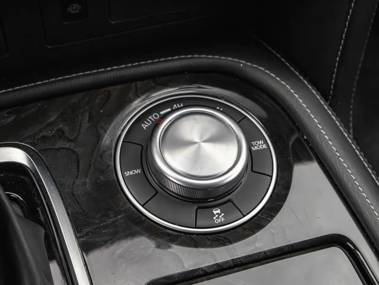 Infiniti QX80 снимка Infiniti QX80