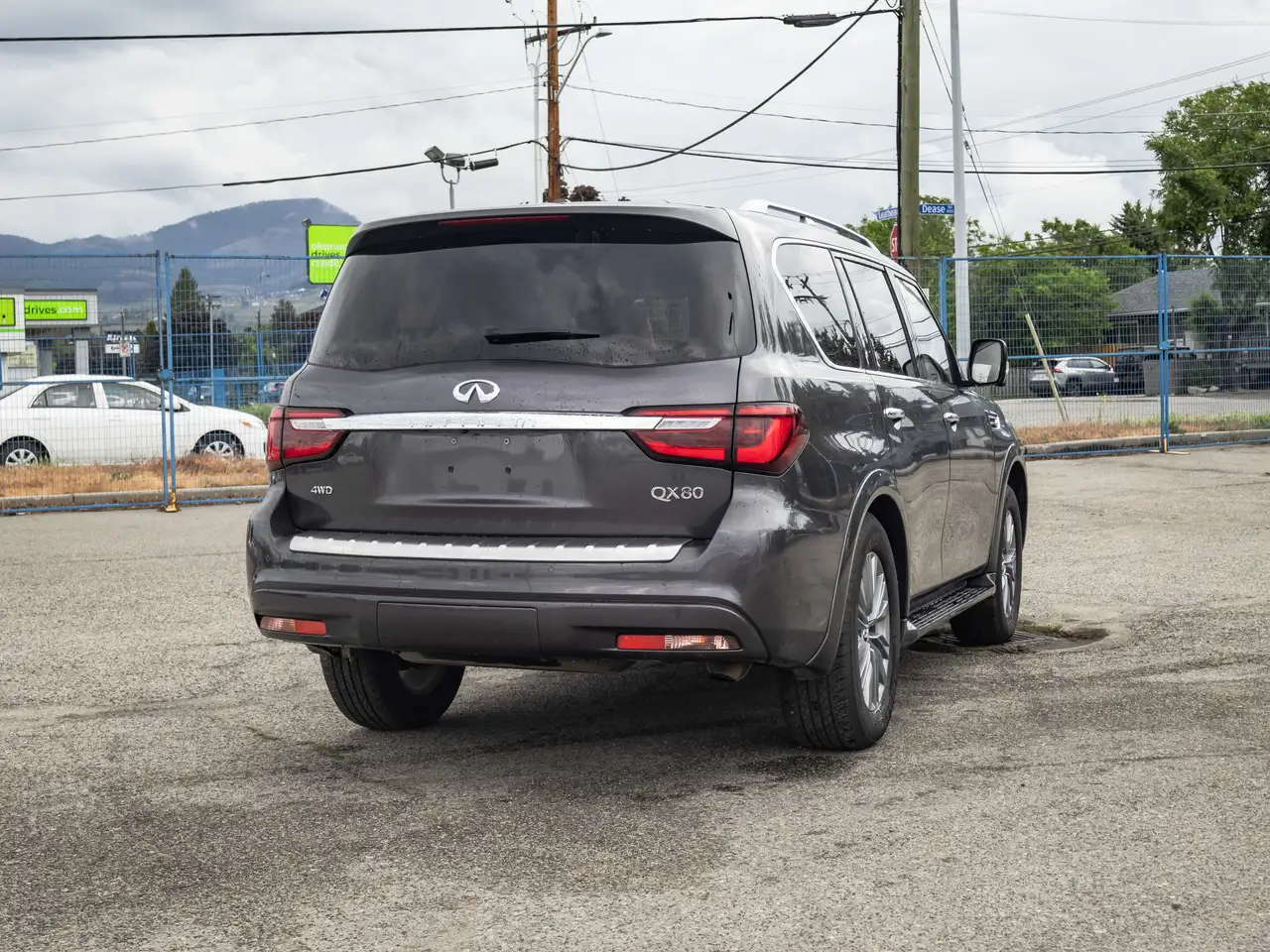 Infiniti QX80 снимка Infiniti QX80