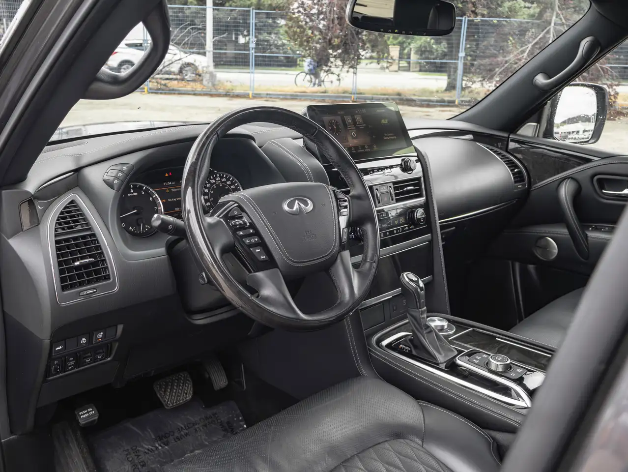 Infiniti QX80 снимка Infiniti QX80