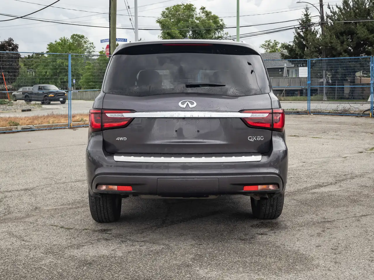 Infiniti QX80 снимка Infiniti QX80