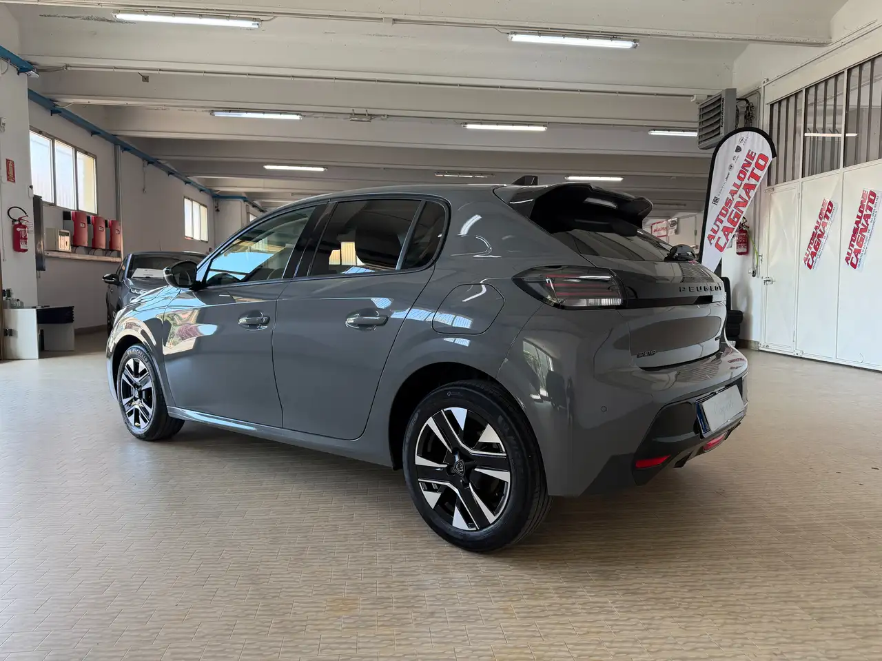 Peugeot 208 208 1.2 hybrid Allure 110cv e-dcs 6 Neopatentati Prezzo vero 12