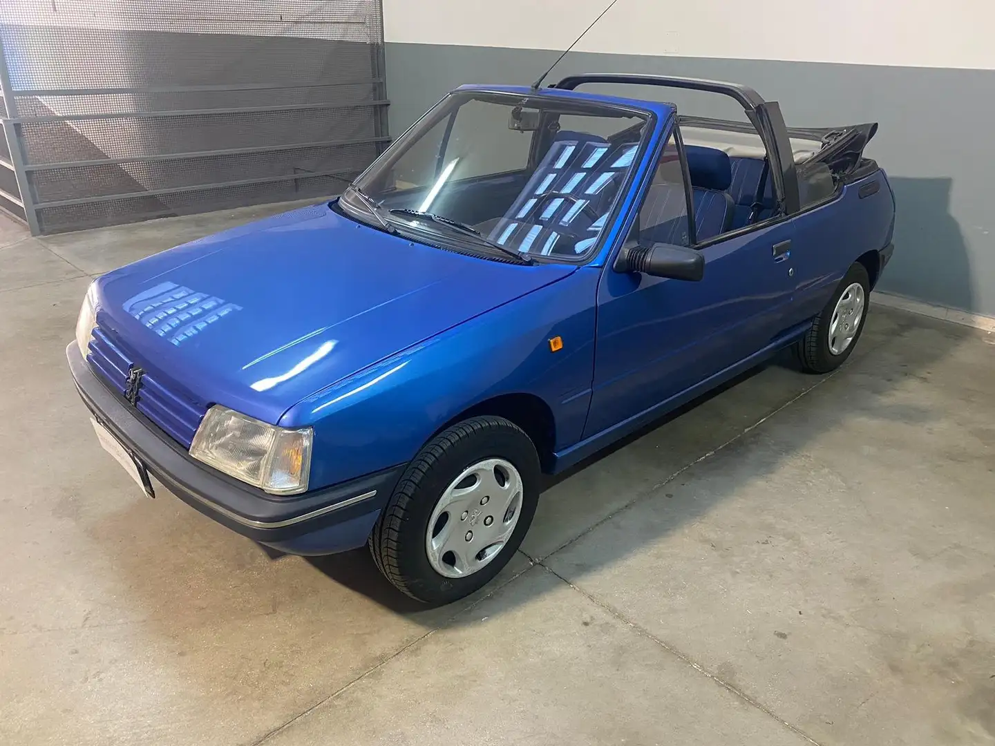Peugeot 205 205 Cabrio 1.1 Junior cat. Azul - 1