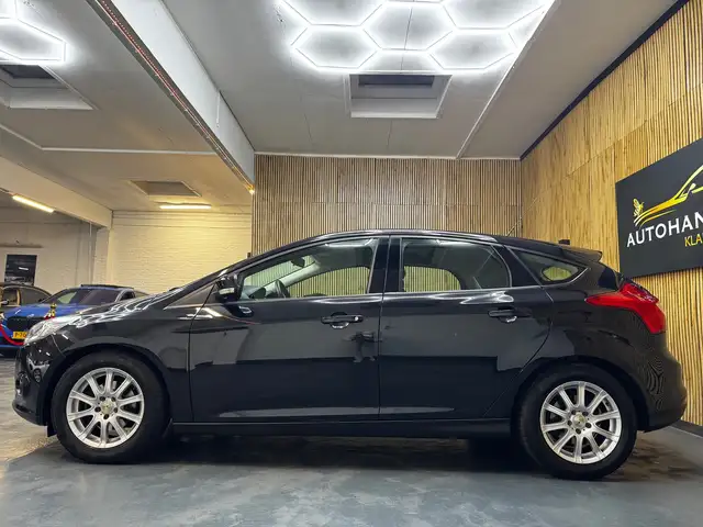 Ford Focus view 15