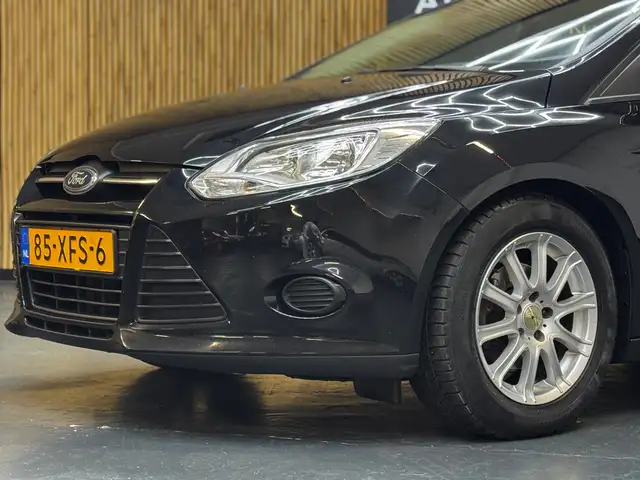 Ford Focus view 14