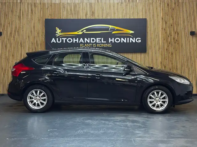 Ford Focus view 6
