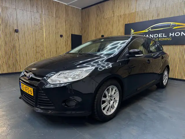 Ford Focus view 12