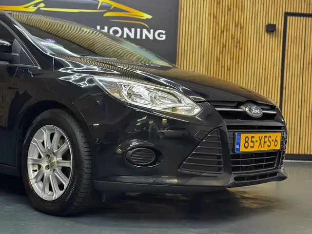 Ford Focus view 9