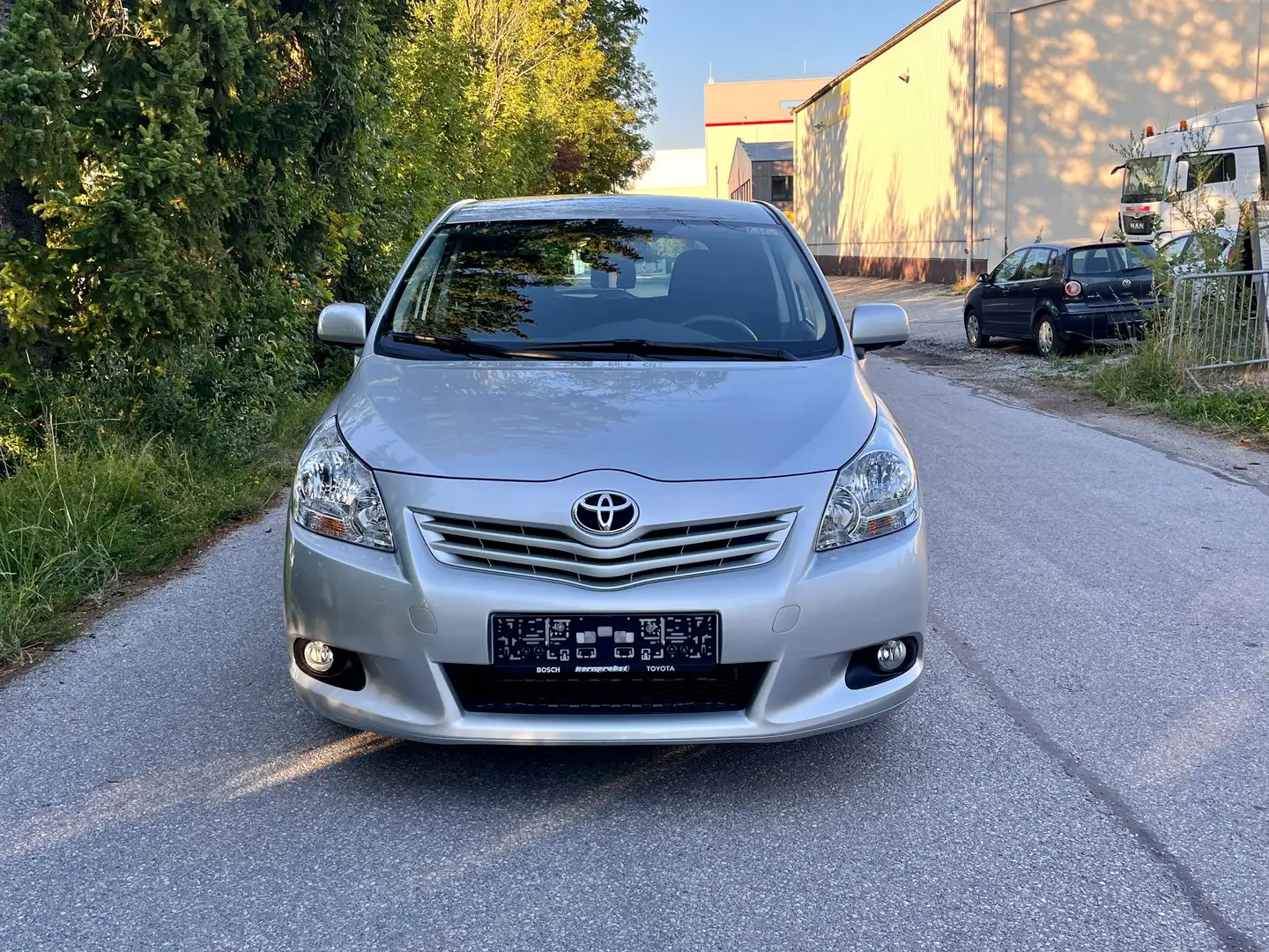 Toyota Verso 1.6 Benziener 1 Besitzer 34.000km neues Pickerl Silber - 2