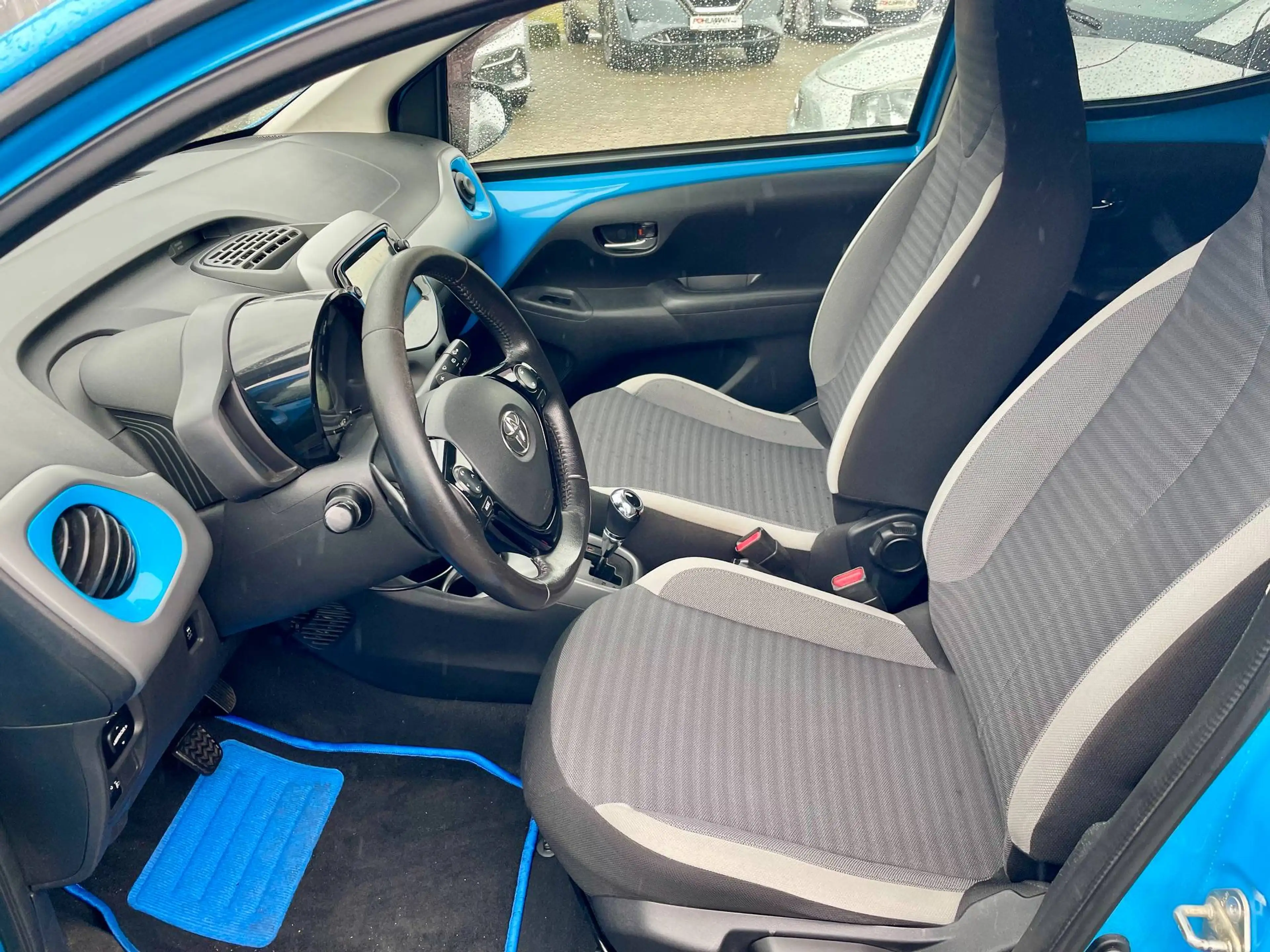 Toyota Aygo x-play club AT*KAMERA — photo 10