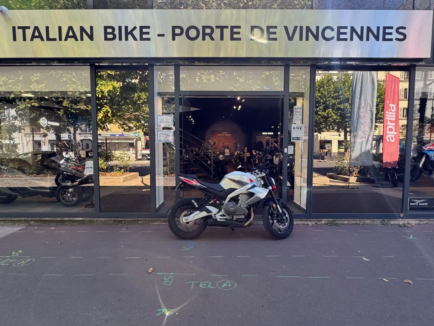 Aprilia Tuono Blanco - 1