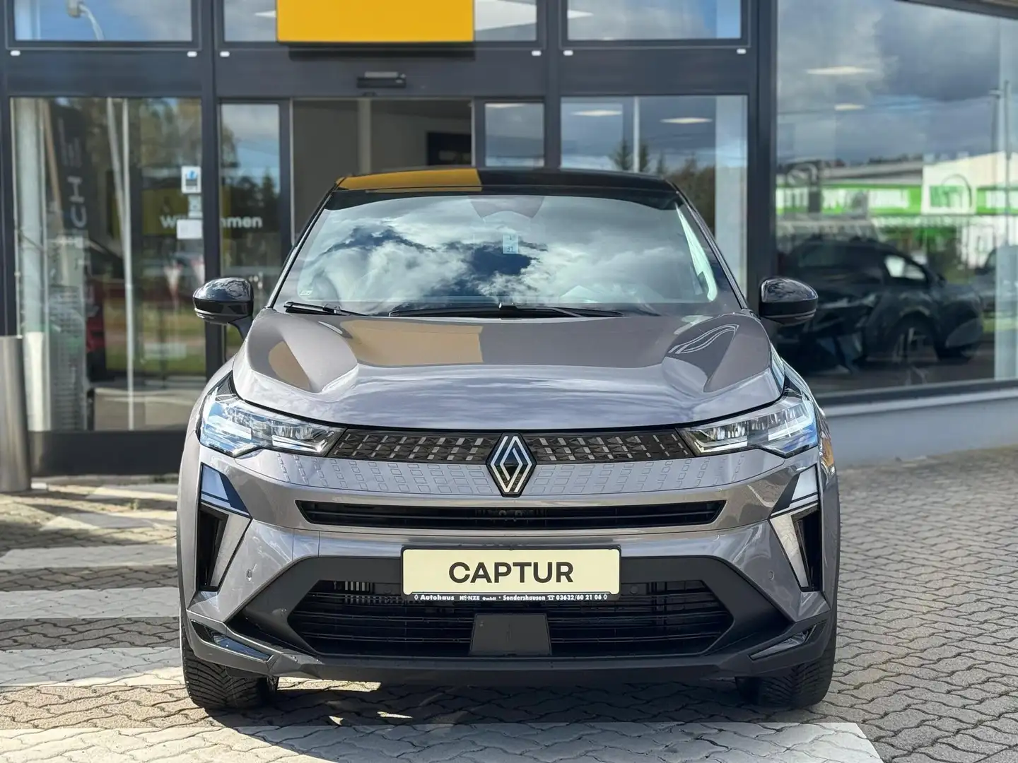 Renault Captur Techno TCe 90 *Navigations-&Winter-Paket* Grau - 2
