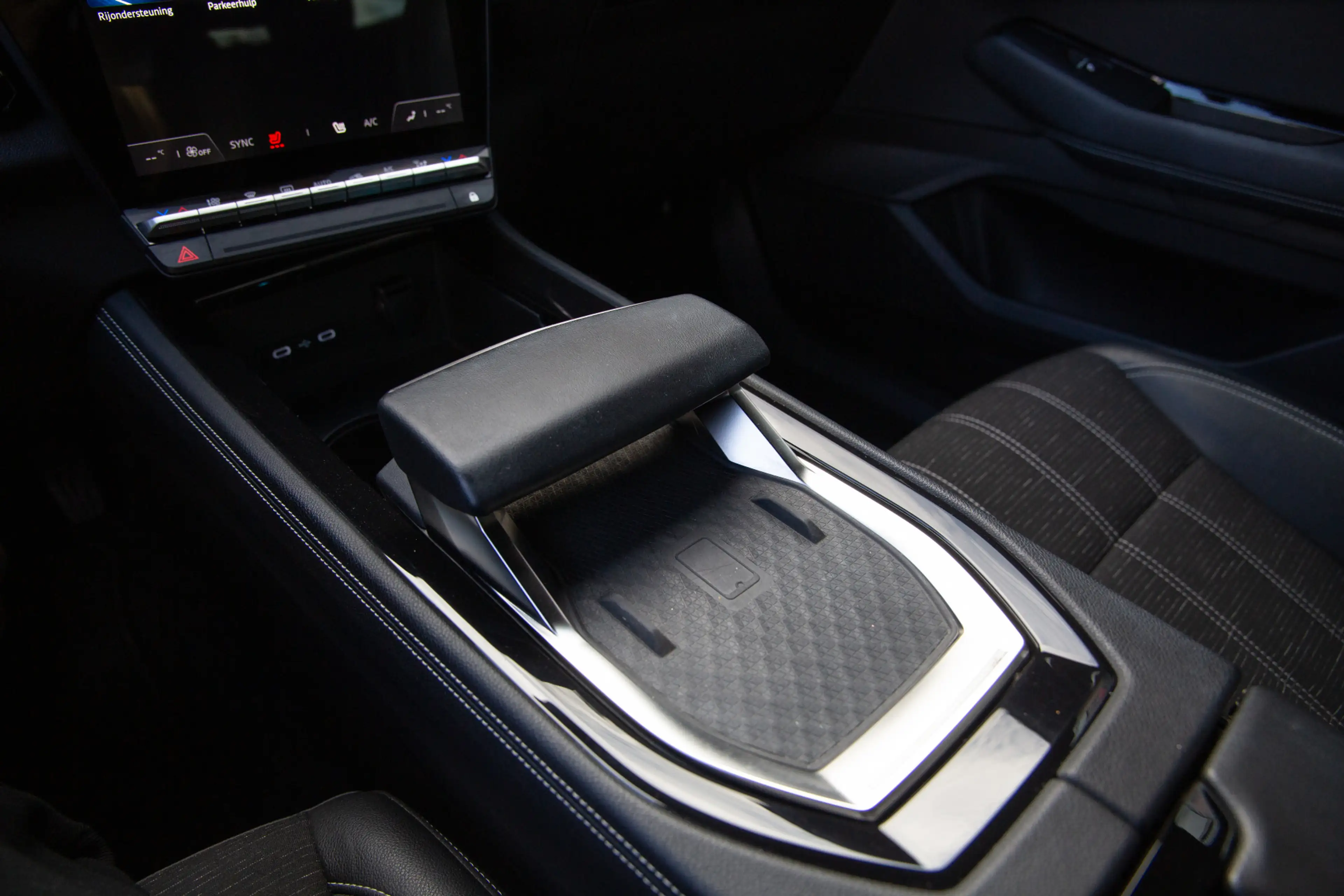 Renault Austral 1.2 E-Tech full hybrid 200 techno — photo 22