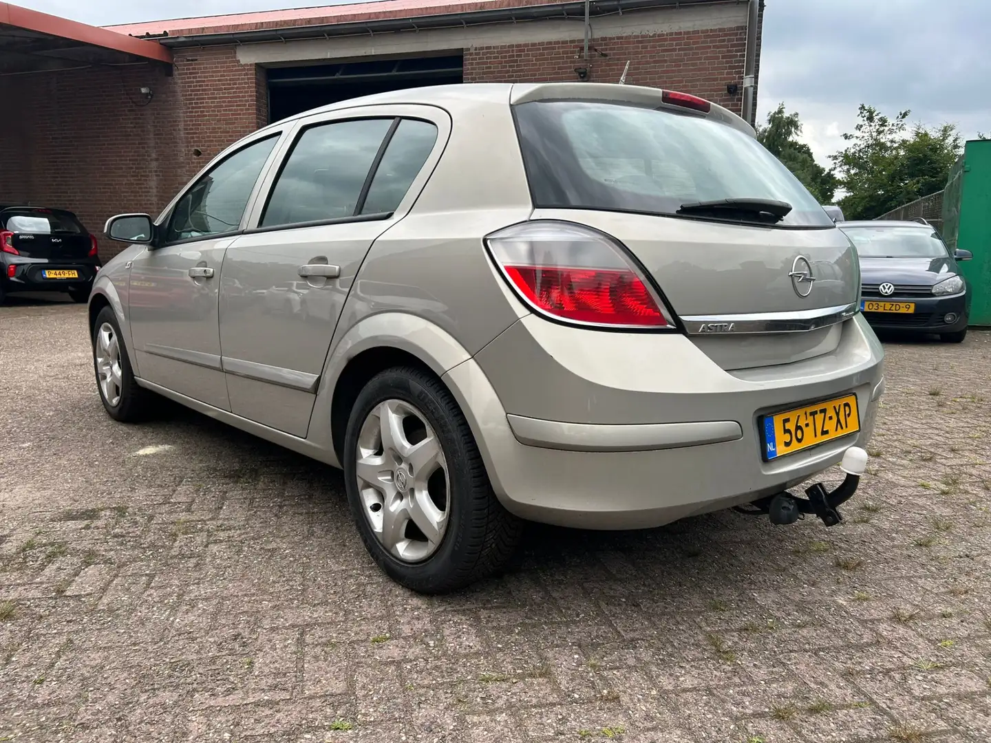 Opel Astra 1.6 Business//Motor loopt op 2 cilinders!! Grijs - 2