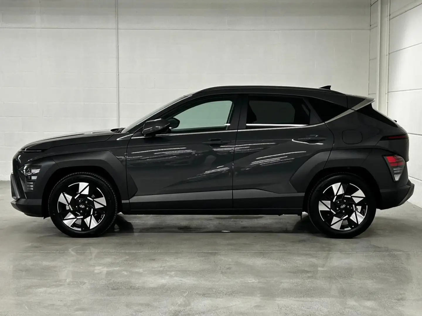 Hyundai KONA 1.6 GDi HEV Shine Sensation AT Grijs - 2