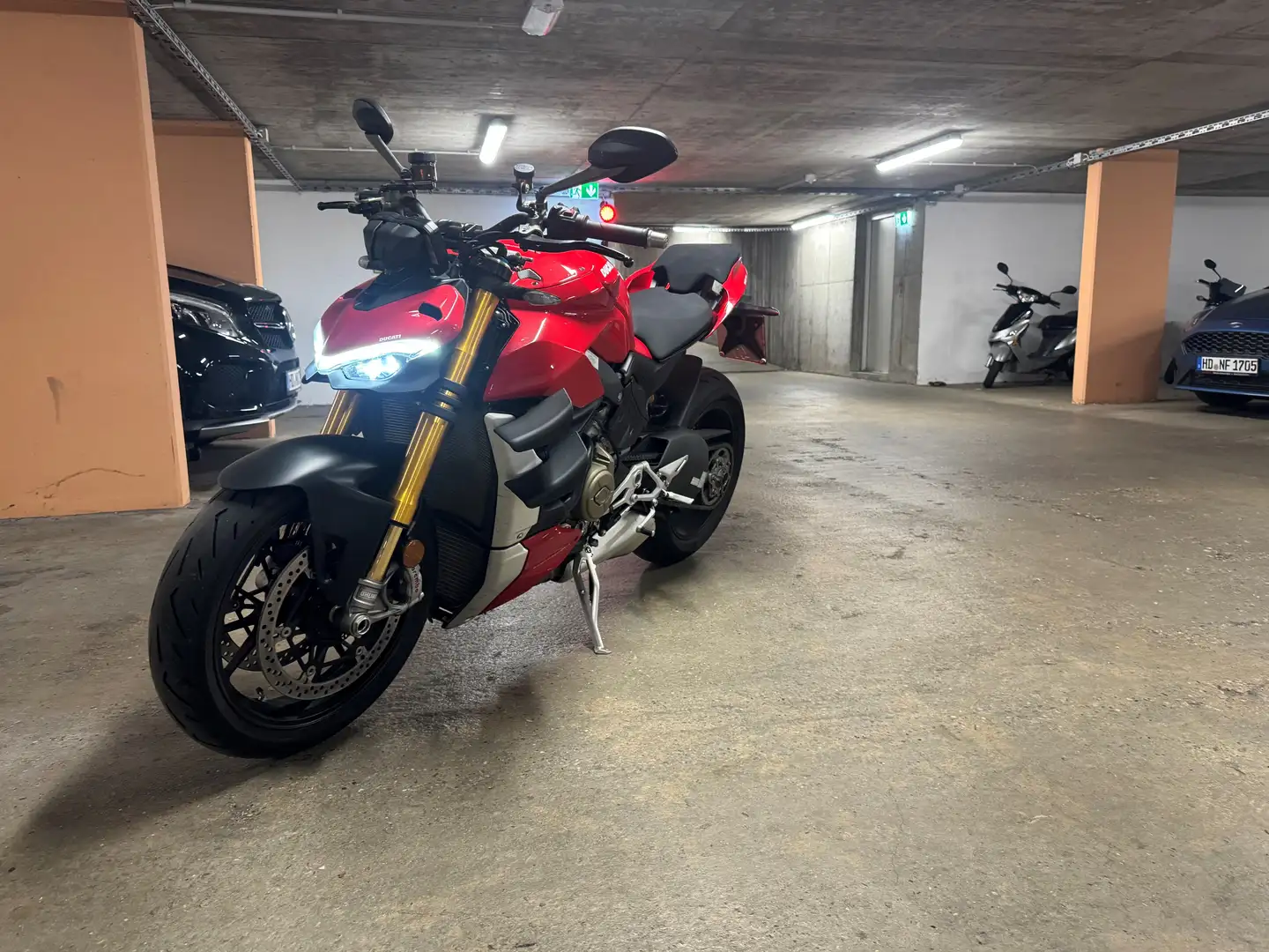 Ducati Streetfighter V4S Rot - 2