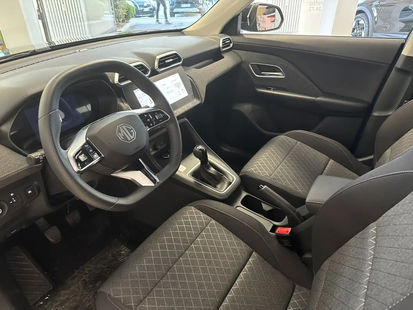 MG ZS 1.5 Standard - 2