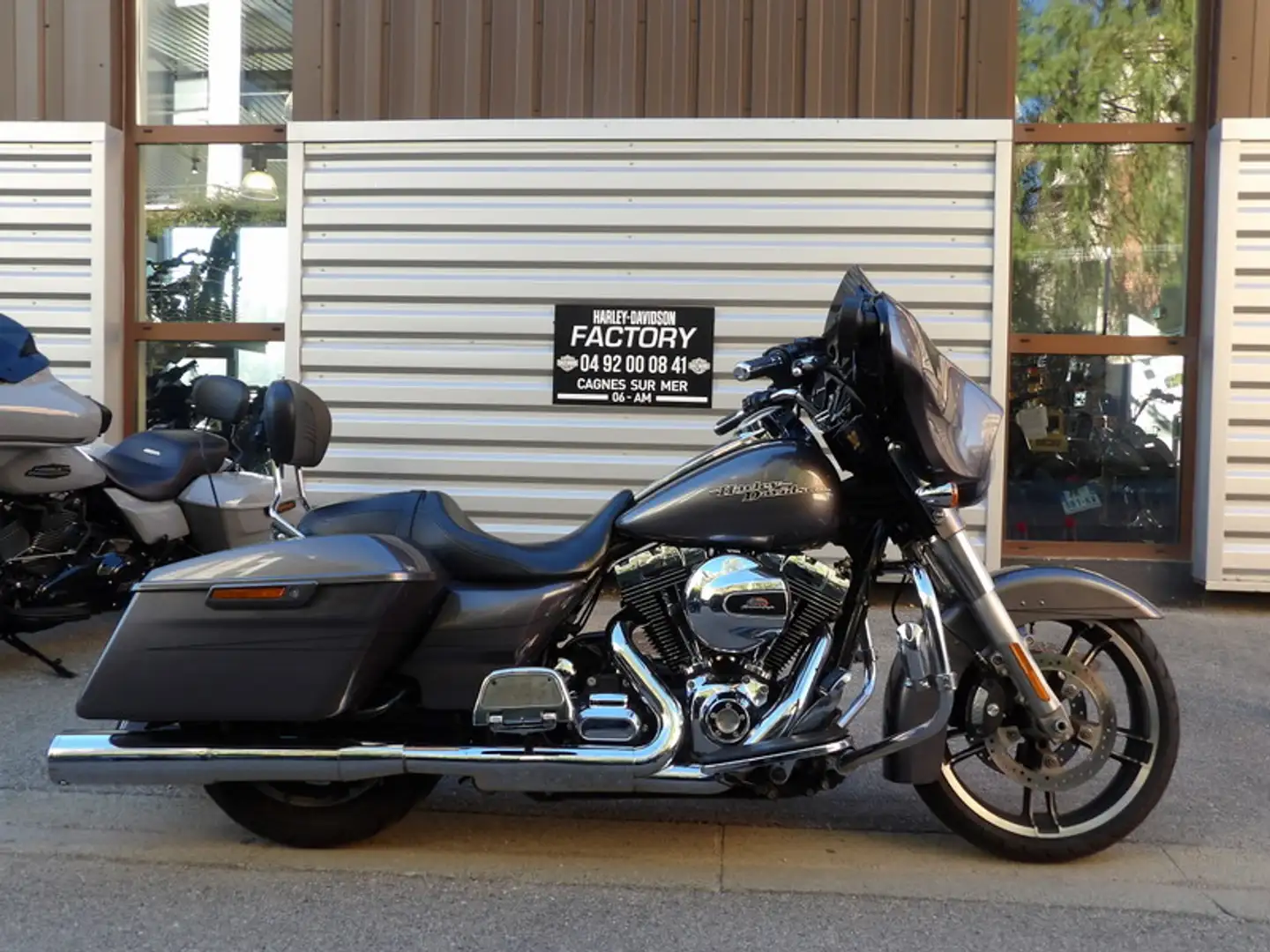 Harley-Davidson Street Glide Gris - 1