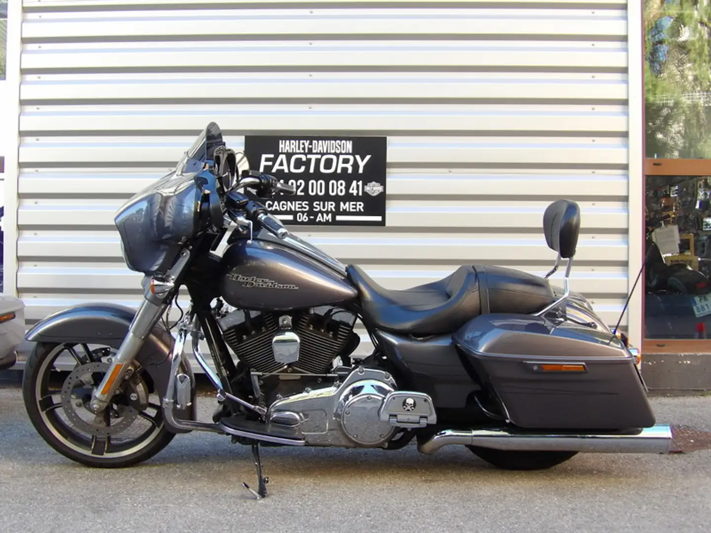 Harley-Davidson Street Glide Gris - 2