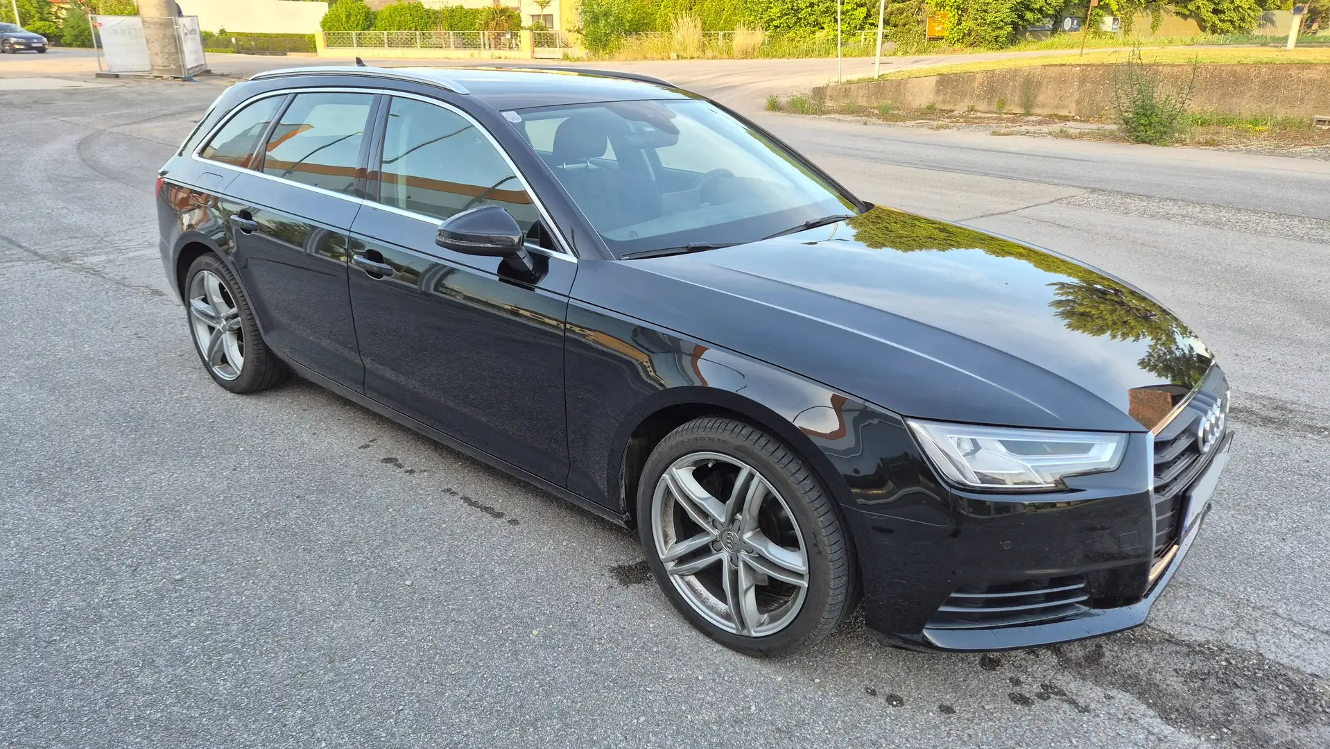 Audi A4 A4 Avant 2,0 TDI | Pickerl bis 10/2027 Schwarz - 2