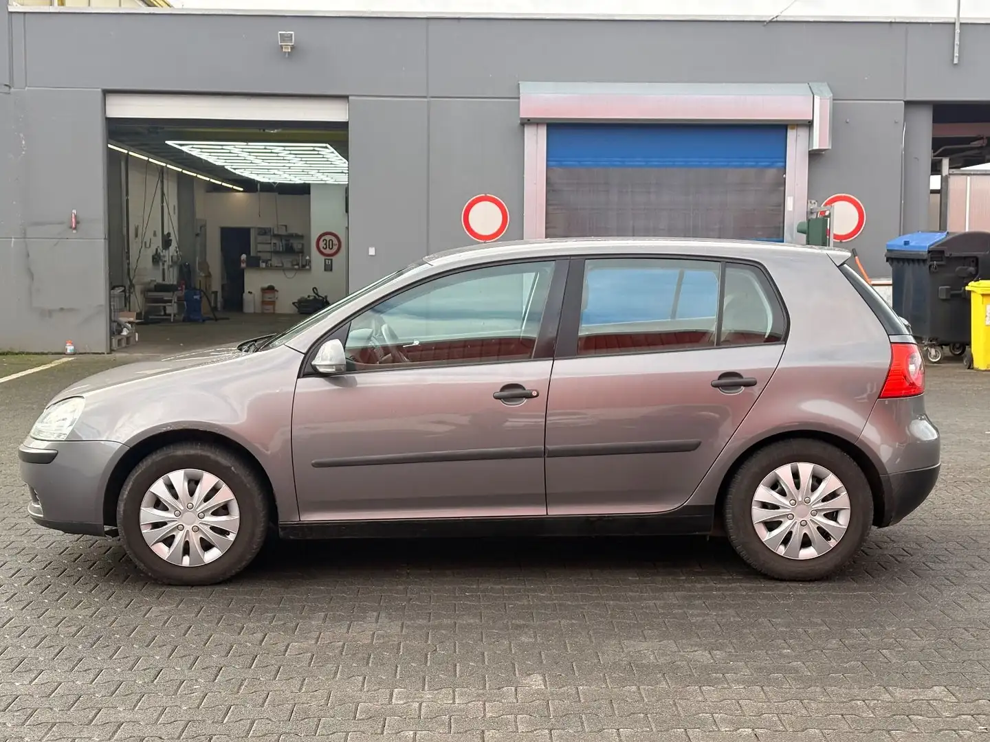 Volkswagen Golf V Lim. Trendline ZH NEU EU4 Klima Gris - 2
