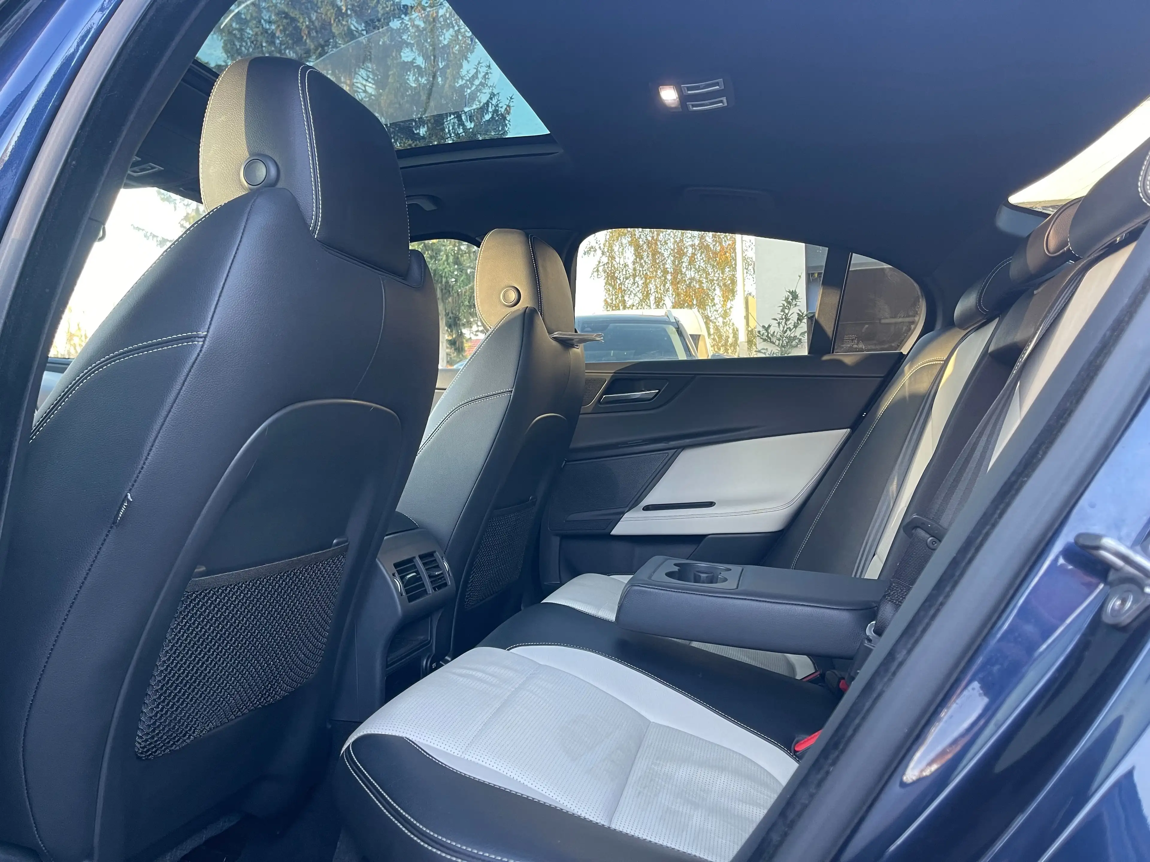 Jaguar XE R-Sport — photo 12