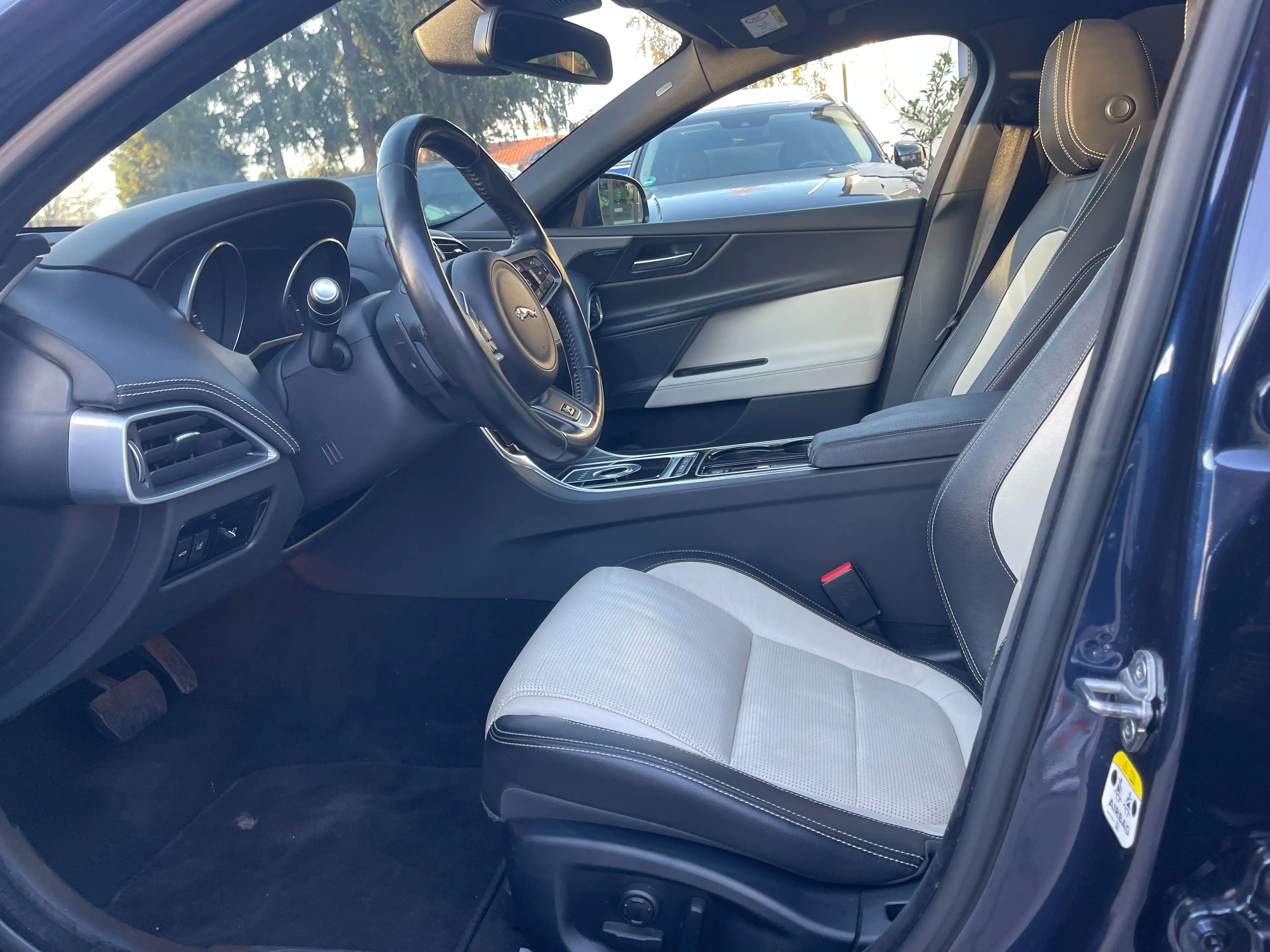 Jaguar XE R-Sport — photo 14