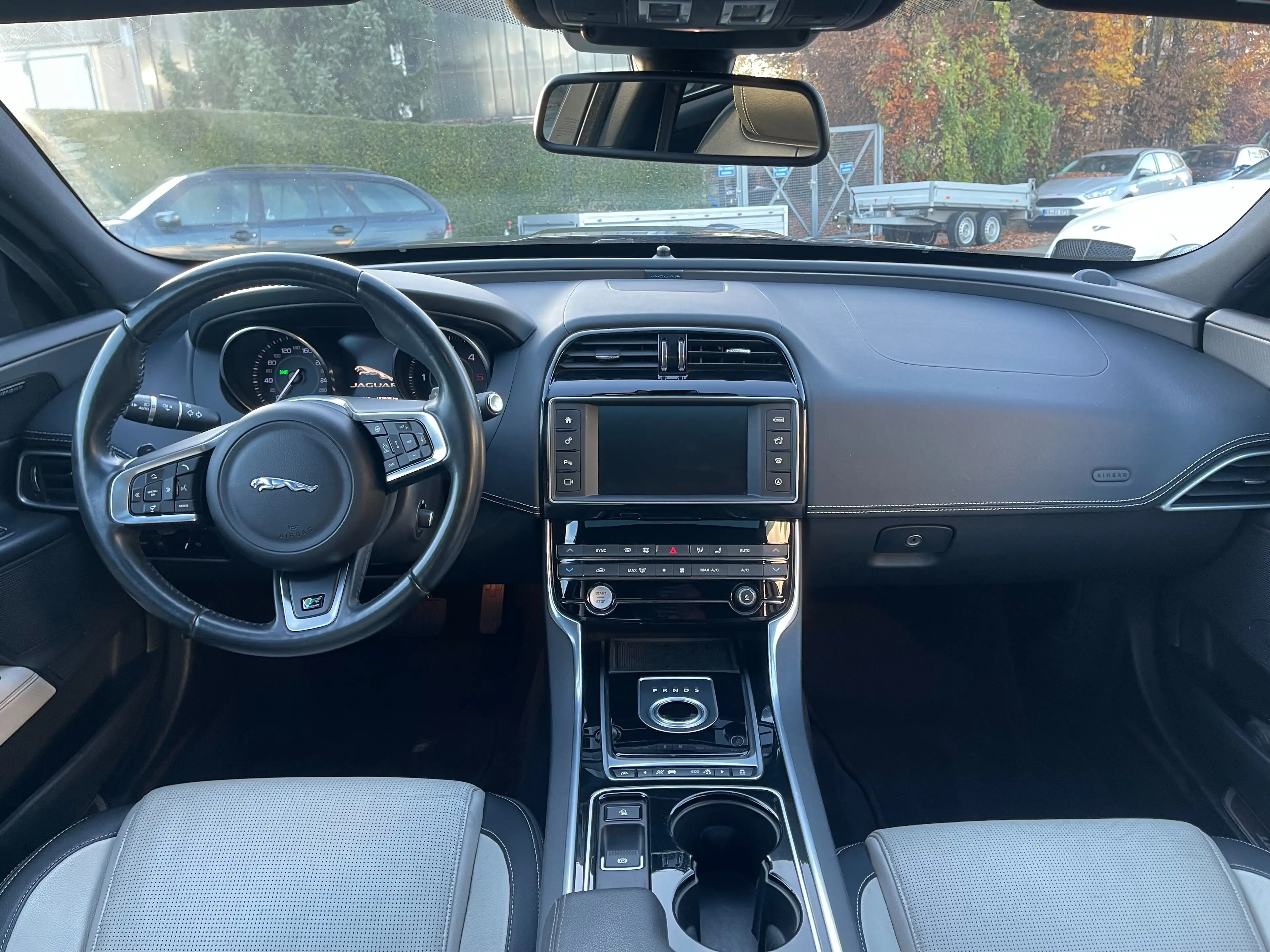 Jaguar XE R-Sport — photo 13