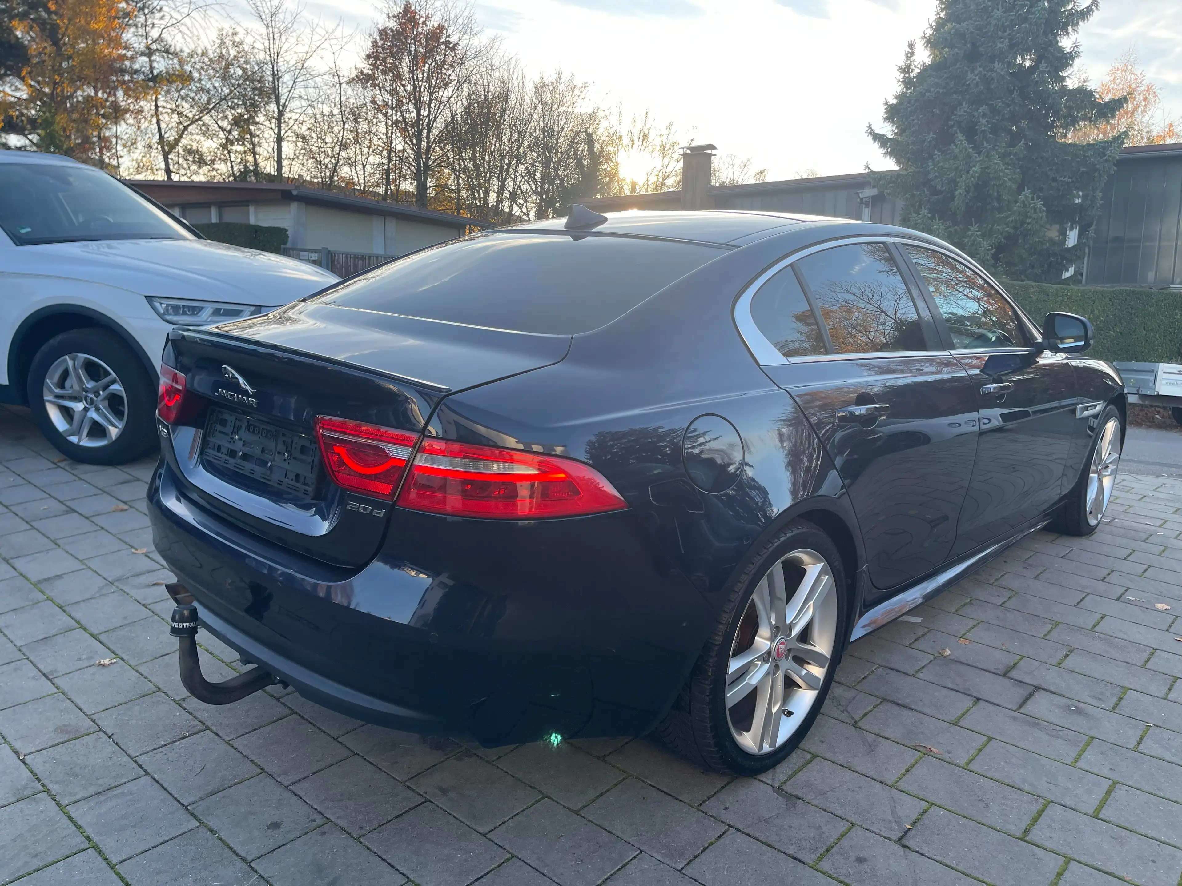 Jaguar XE R-Sport — photo 8