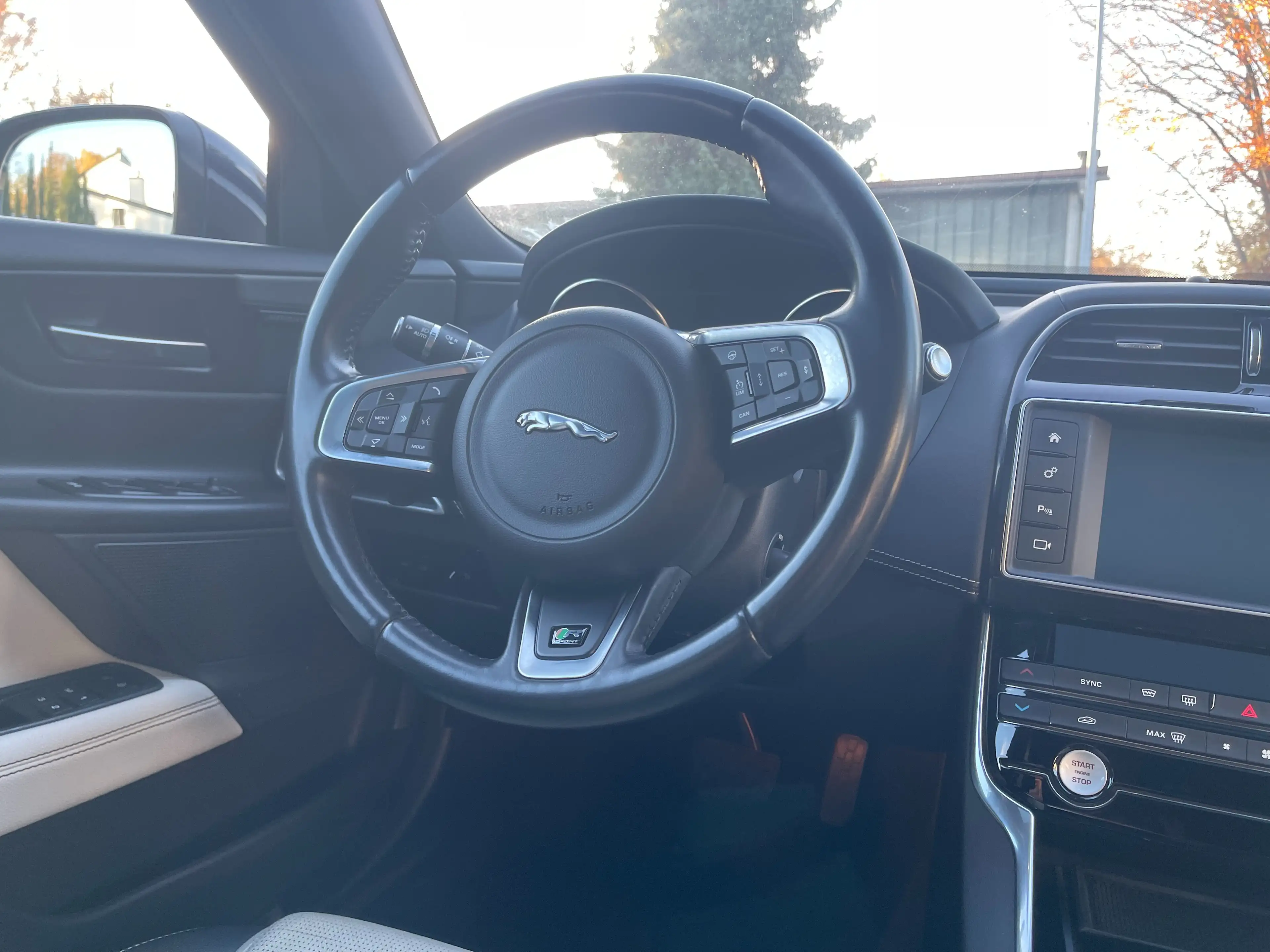 Jaguar XE R-Sport — photo 15