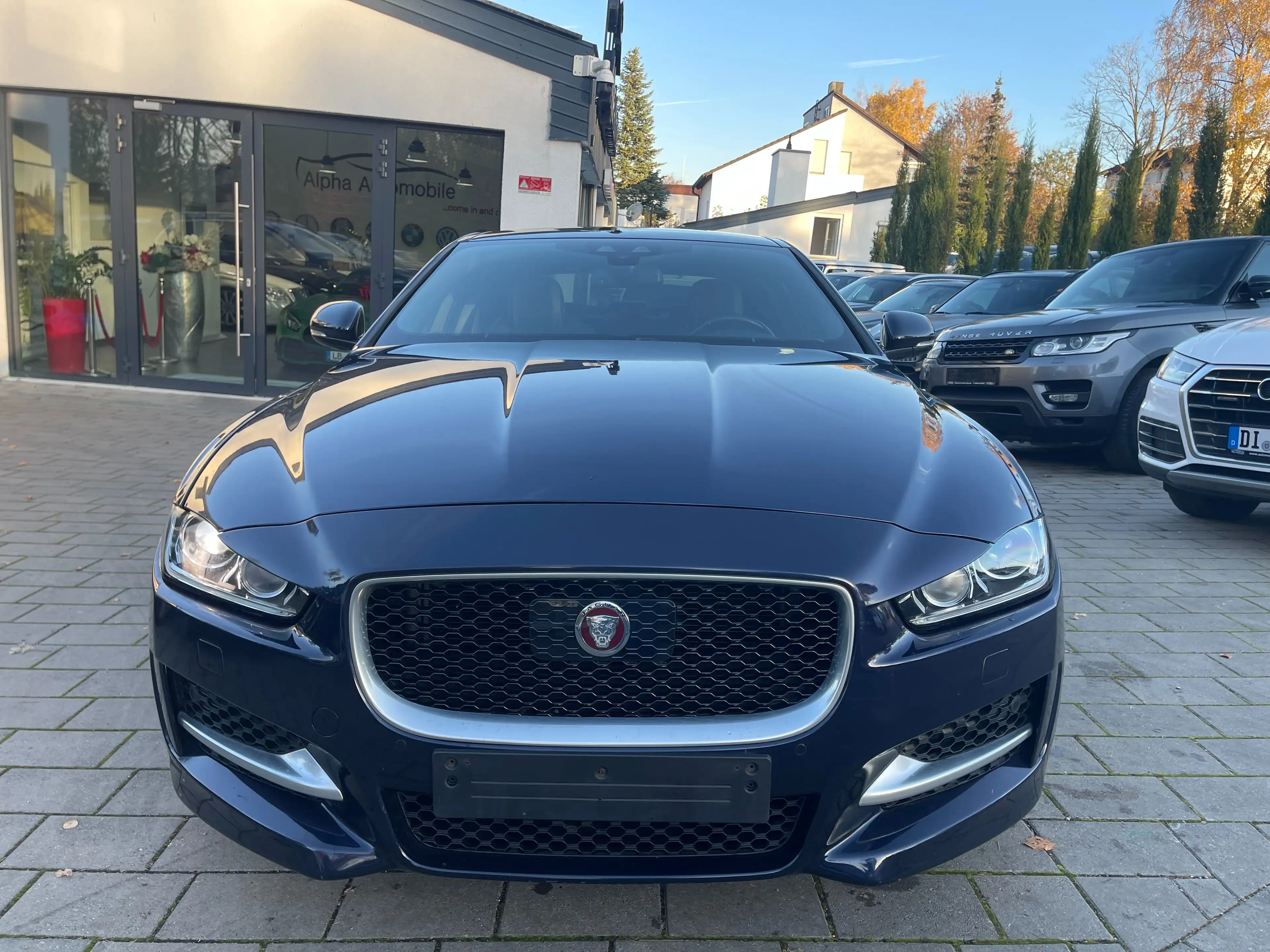 Jaguar XE R-Sport — photo 2