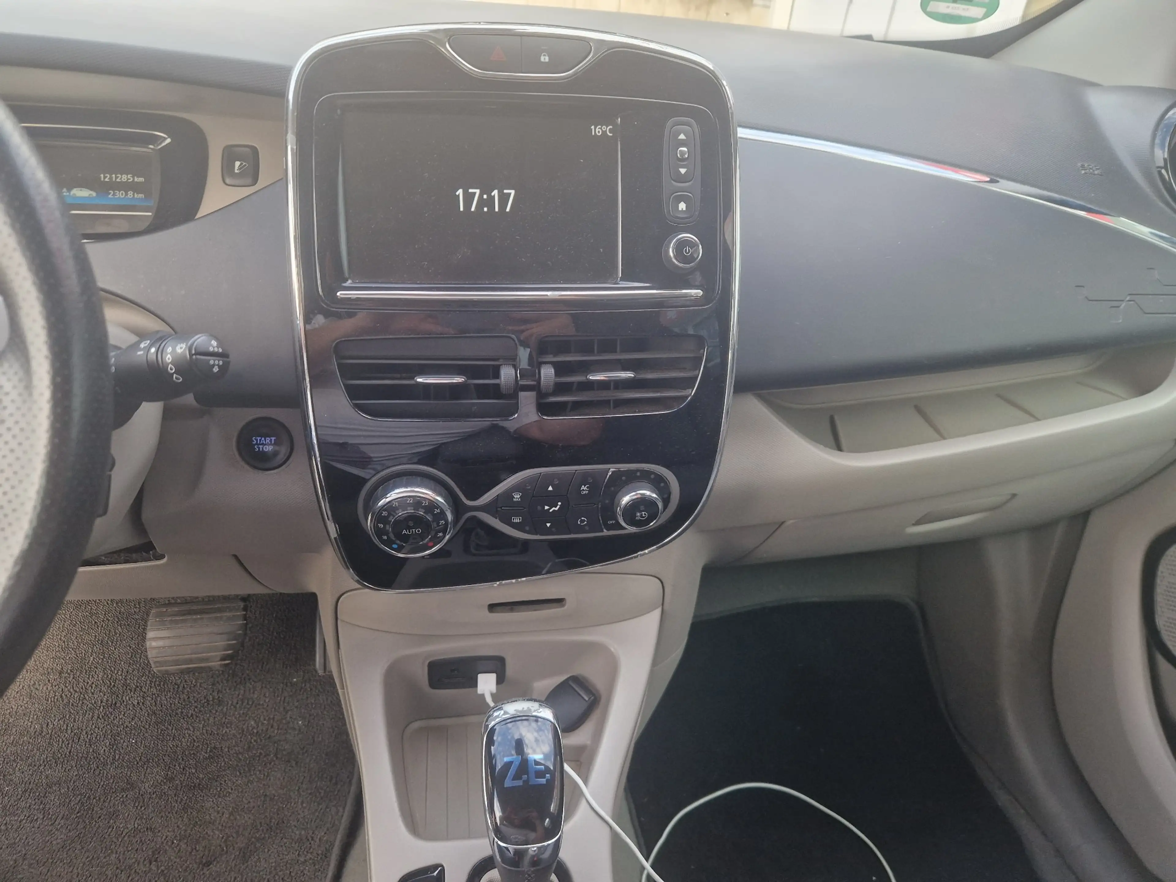 Renault ZOE ZOE (mit Batt.) 22 kwh -- Navi+Tempo+FH+Alu+Kamera — photo 6